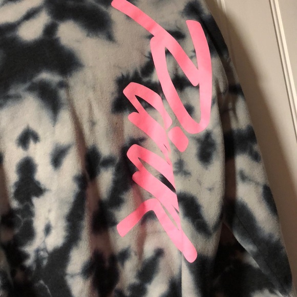 🚨🚨PINK crop hoodie🚨🚨 - Picture 2 of 4